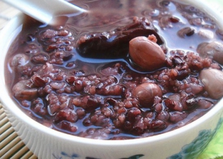 黑米粥的功效与作用 黑米粥的功效与作用及营养价值