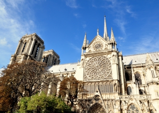 巴黎圣母院大火是怎么回事 对巴黎圣母院大火事件的看法