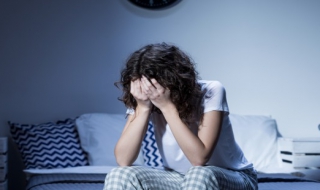 如何辨别抑郁症的表现（抑郁症有哪些表现?如何鉴别与应对抑郁症?）