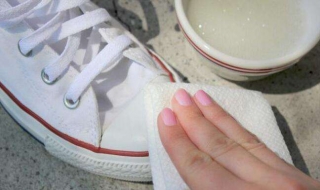 白鞋去污渍小妙招（白鞋顽固污渍清洁小妙招）
