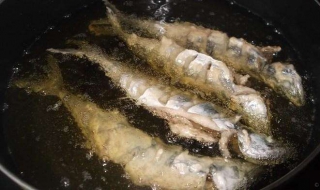 炸鱼不粘锅的方法 炸鱼不粘锅的方法视频