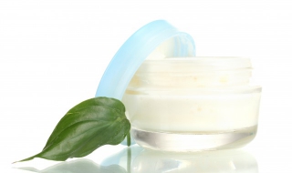 眼霜什么时候用（眼霜什么时候用最好早上还是晚上）