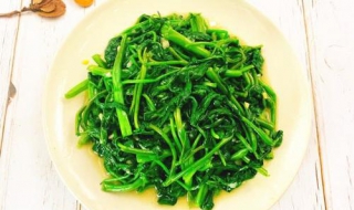 怎样炒空心菜不变黑（如何炒空心菜不变黑）