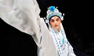 昆曲的代表人物（昆曲的代表人物有哪些）