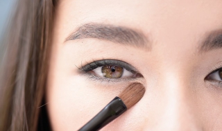 眼袋重怎么化妆（眼袋重怎么化妆好看）