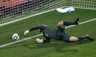 关于门将扑球的基本原则 关于门将扑球的基本原则是