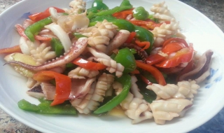 新鲜鱿鱼要怎么做才好吃（新鲜鱿鱼要怎么做才好吃又简单）