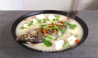 鲫鱼豆腐汤的做法 鲫鱼豆腐汤的做法视频