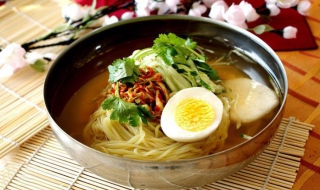 怎么做烤冷面（家里怎么做烤冷面）