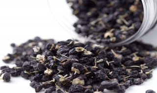 枸杞泡水喝的正确方法（保温杯枸杞泡水喝的正确方法）