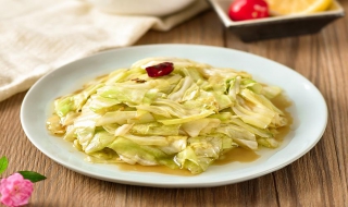 手撕包菜的家常做法（干锅手撕包菜的家常做法）