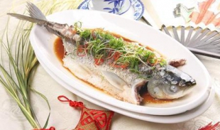 清蒸鱼的做法（清蒸鱼的做法.教你如何蒸鱼视频）