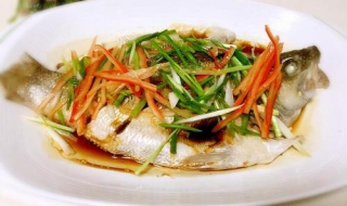 葱油鲈鱼的做法 葱油鲈鱼的做法视频图解大全