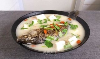 鲫鱼豆腐汤的做法（鲫鱼豆腐汤的做法又白又浓）