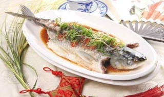 超简单清蒸鱼的做法（超简单清蒸鱼的做法大全）