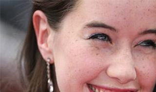 脸上长斑是什么原因（三十岁女人脸上长斑是什么原因）