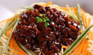 炸酱面的家常做法 蒜苔炸酱面的家常做法