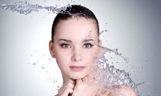 爽肤水和柔肤水的区别 爽肤水和柔肤水的区别可以一起用吗