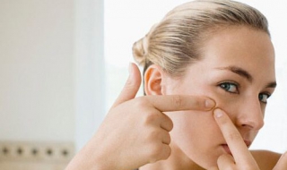 额头长痘痘是什么原因（额头长痘痘是什么原因女生）