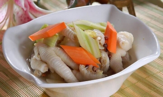 泡椒凤爪怎么做（不辣的泡椒凤爪怎么做）