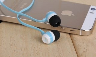 什么牌子的入耳式耳机好（什么牌子的入耳式耳机好听）