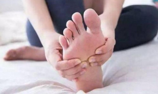 腿部抽筋了怎么办（腿部抽筋了怎么办快速恢复）