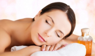 皮肤出油怎么办（皮肤出油怎么办脸上都是油）