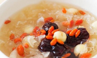 燕窝银耳羹家常做法（燕窝银耳羹的做法）