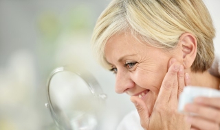 眼角出现细纹怎么办（眼角有细纹怎么回事）