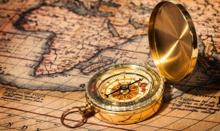 指南针操作方法，务必水平地拿着（指南针的认识及使用方法）