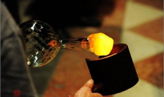 彩色玻璃的制造工艺（彩色玻璃的制造工艺流程）