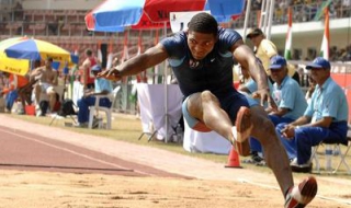 脚踝扭伤肿了怎么办 冬天脚踝扭伤肿了怎么办