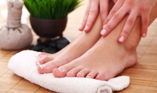 夏天脚臭怎么办（夏天脚臭怎么办 教你除臭方法）