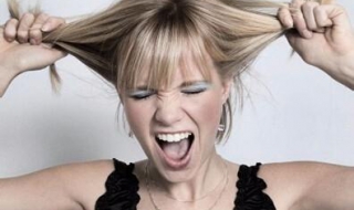 头发掉的厉害怎么办（头发掉的厉害怎么办最快最有效）