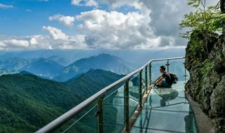 惊险的玻璃栈道有哪些 惊险的玻璃栈道有哪些景点