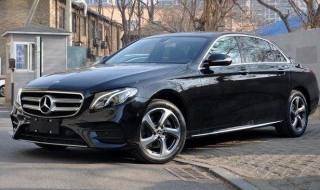 奔驰e级雨刮水怎么加 奔驰e级雨刮器怎么喷水