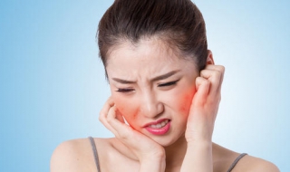 面部皮肤过敏怎么办自救（脸上皮肤过敏怎么办 皮肤过敏的自救方法）