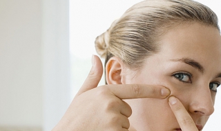 额头上长青春痘怎么办（额头上长青春痘怎么办图片）