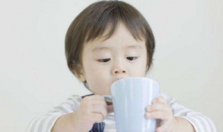 宝宝不爱喝水怎么办（一岁宝宝不爱喝水怎么办）