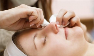 鼻子上黑头怎么办（鼻子上黑头怎么办可以用牙膏）