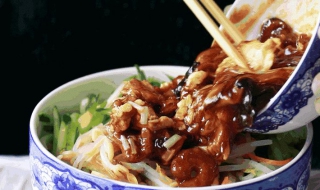 天津小吃：天津卫炸酱面（天津有名的炸酱面馆）