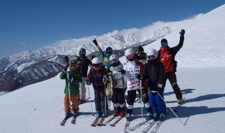 滑雪时要选择哪些滑雪装备 滑雪时要选择哪些滑雪装备和材料