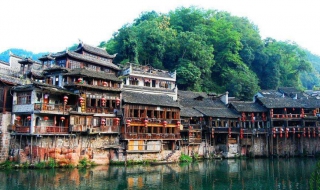 凤凰古城自助游（凤凰古城自助游攻略住宿）