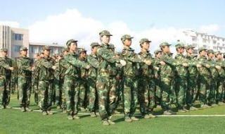 大学新生军训那点事（大学生新生军训）