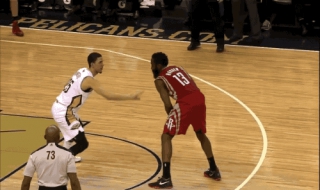 后撤步跳投 后撤步跳投怎么练