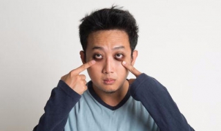 黑眼圈很严重怎么办（有一边眼睛黑眼圈很严重怎么办）