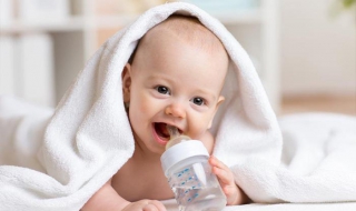 婴儿经常吐奶怎么办（宝宝经常吐奶该怎么办）