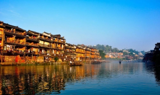 行走凤凰古城，凤凰古城旅游攻略 凤凰古城攻略自由行