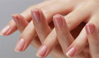 指甲上有竖纹是怎么回事 指甲上有黑色竖纹是怎么回事