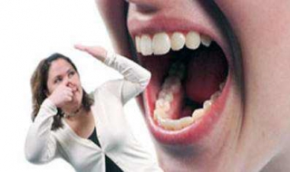 口臭怎么办（口臭怎么办?吃什么可以治疗口臭）